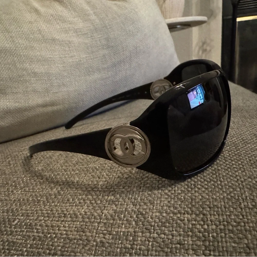 Chanel Black Sunglasses with Silver Accents - Picture 6 of 8
